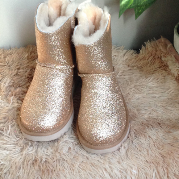 New UGG Mini Bailey Bow Gold Ankle Boots - Picture 3 of 8